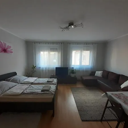 Tukán Apartman *